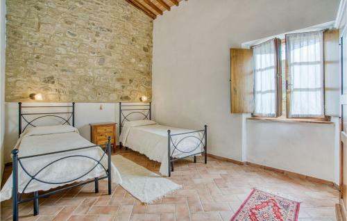 Beautiful Apartment In Radicondoli With 3 Bedrooms