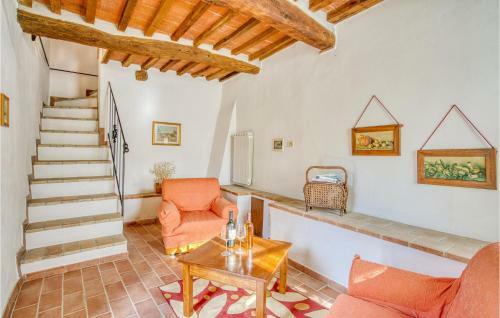 Beautiful Apartment In Radicondoli With 3 Bedrooms