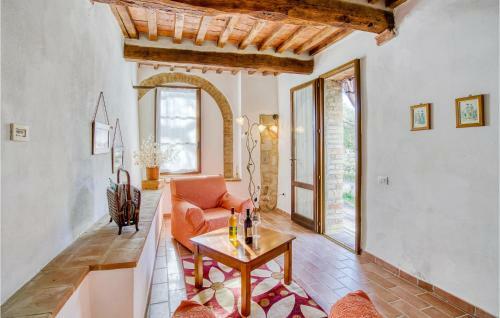 Beautiful Apartment In Radicondoli With 3 Bedrooms
