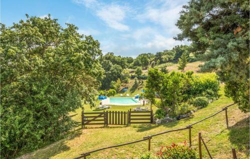 Beautiful Apartment In Radicondoli With 3 Bedrooms