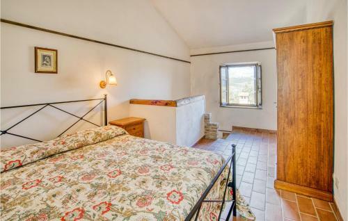 Beautiful Apartment In Radicondoli With 3 Bedrooms