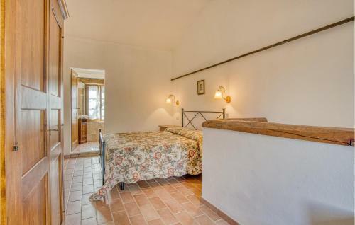 Beautiful Apartment In Radicondoli With 3 Bedrooms