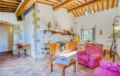 Beautiful Apartment In Radicondoli With 3 Bedrooms