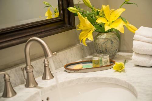 Inn Of The Turquoise Bear Bed And Breakfast