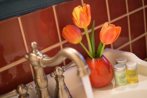 Inn Of The Turquoise Bear Bed And Breakfast