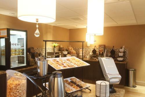 Hotel Pomeroy Inn & Suites At Olds College