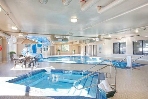Hotel Pomeroy Inn & Suites At Olds College