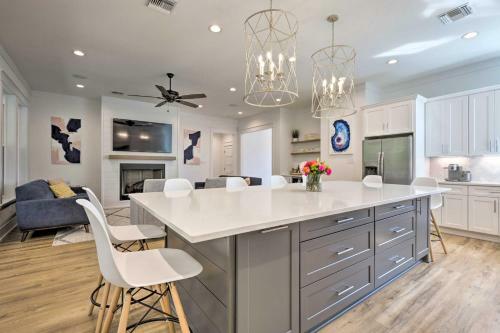 Coastal Waveland House Half Block To Pub Beach
