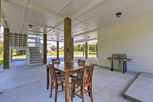 Coastal Waveland House Half Block To Pub Beach