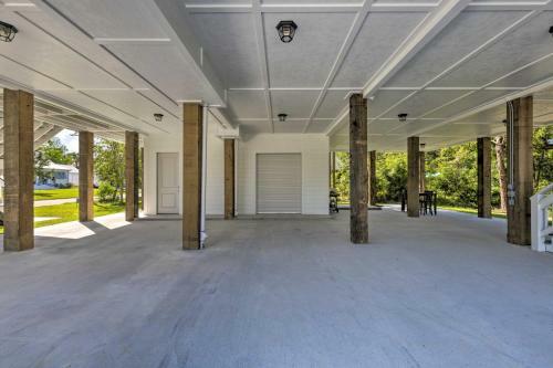 Coastal Waveland House Half Block To Pub Beach