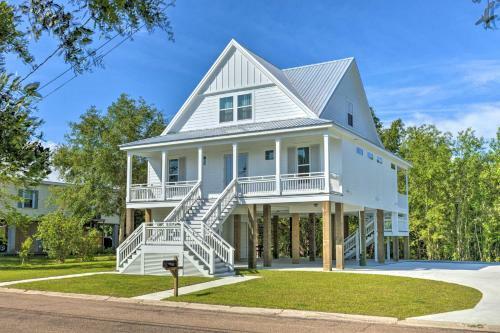 Coastal Waveland House Half Block To Pub Beach