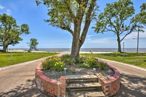 Coastal Waveland House Half Block To Pub Beach