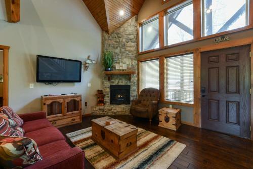 Coyote Cabin - Excellent Location - 6 Master Suites - Outdoor Pool