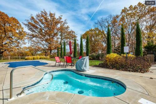 Coyote Cabin - Excellent Location - 6 Master Suites - Outdoor Pool