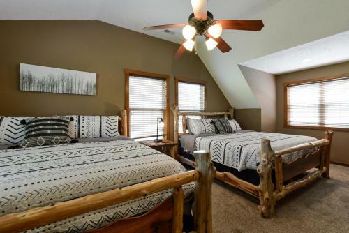 Coyote Cabin - Excellent Location - 6 Master Suites - Outdoor Pool