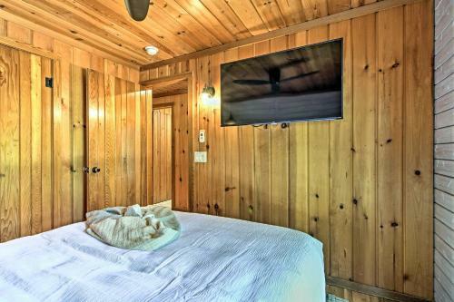 Updated Cabin On Indian Point With Large Deck!
