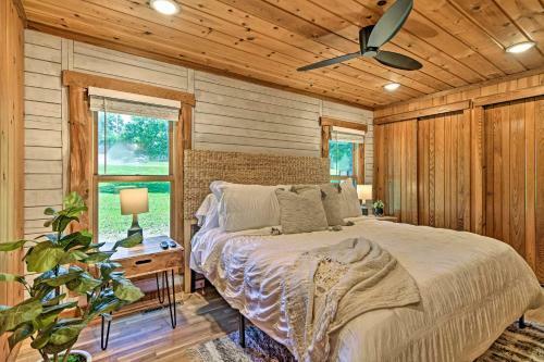 Updated Cabin On Indian Point With Large Deck!