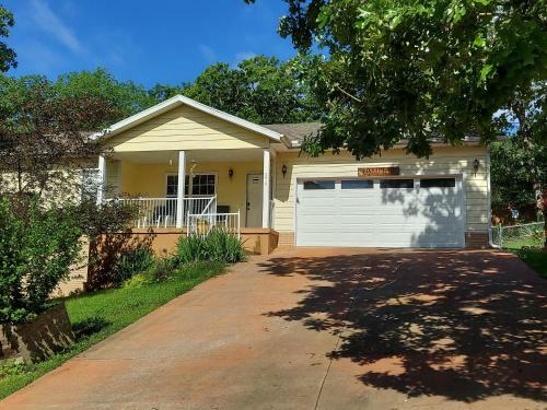 Blue Bird Hill - Excellent Location - Middle Of Branson - Huge Deck - So Good!
