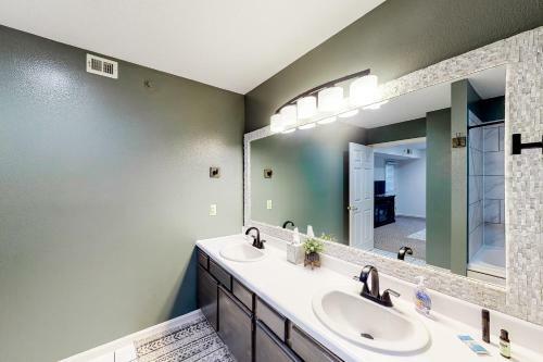 Harr Haven & Pointe Solitude At Pointe Condos