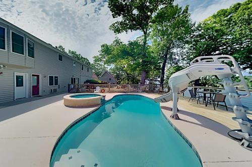 Artilla Cove Resort #4