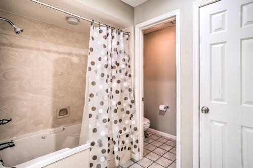 Apartamento Sunny Condo With Balcony And Community Amenities!