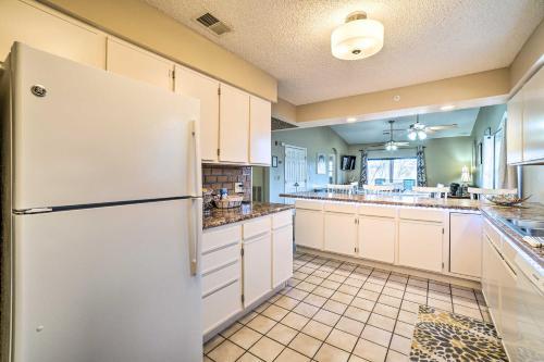 Apartamento Sunny Condo With Balcony And Community Amenities!