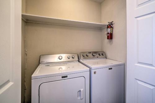 Apartamento Sunny Condo With Balcony And Community Amenities!