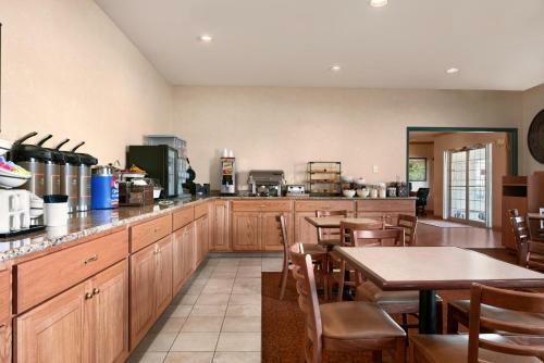 Hotel Country Inn & Suites By Carlson Clinton