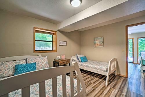 Home With Large Deck On Table Rock Lake!