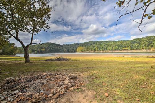 Lakefront Table Rock Home - 2 Porches And Kayaks
