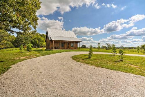 Greenfield Cabin With Screened-in Porch And Fire Pit!