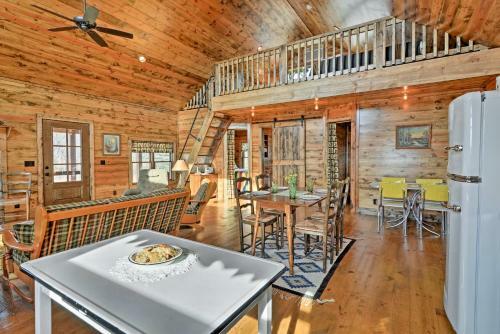 Greenfield Cabin With Screened-in Porch And Fire Pit!
