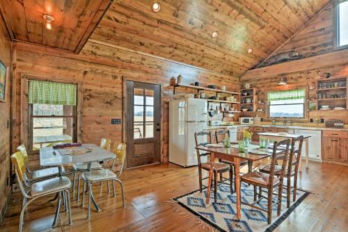 Greenfield Cabin With Screened-in Porch And Fire Pit!