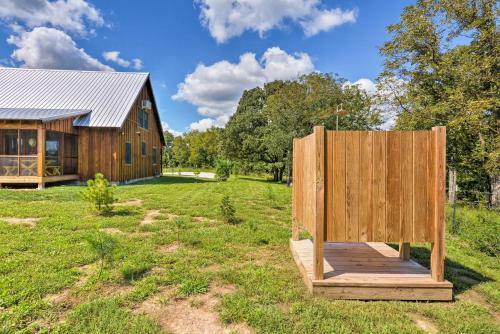 Greenfield Cabin With Screened-in Porch And Fire Pit!