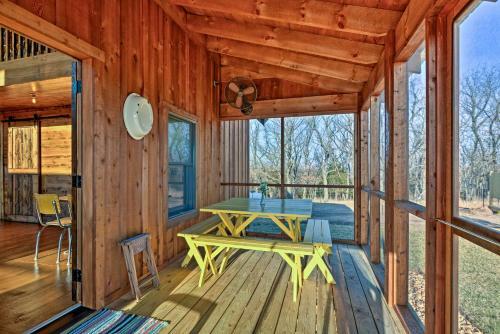 Greenfield Cabin With Screened-in Porch And Fire Pit!