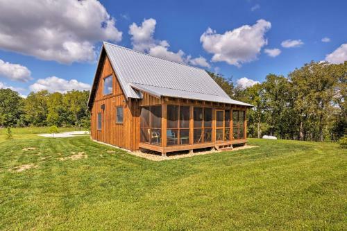Greenfield Cabin With Screened-in Porch And Fire Pit!