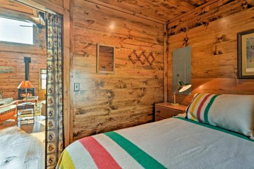Greenfield Cabin With Screened-in Porch And Fire Pit!