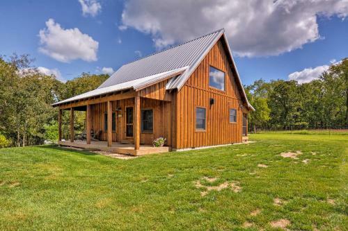 Greenfield Cabin With Screened-in Porch And Fire Pit!
