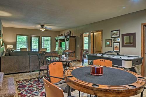 Branson Area Goldilocks Lodge With Private Deck!