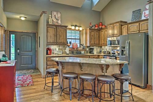 Branson Area Goldilocks Lodge With Private Deck!