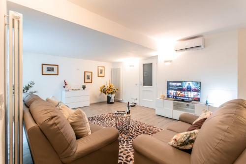 Luxury & Big Villa Apartment 150 Mt Dal Mare