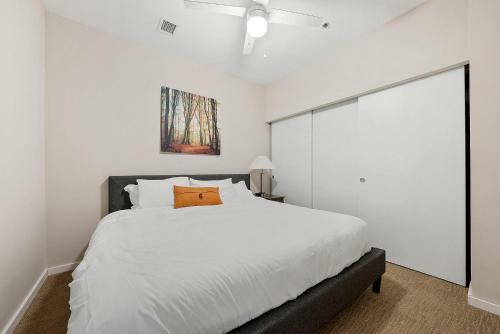 Upscale 2 Bedroom Stay With Rooftop Pool And Hot Tub! 326