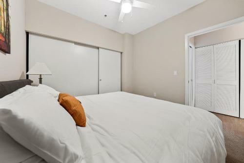 Upscale 2 Bedroom Stay With Rooftop Pool And Hot Tub! 326