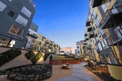 Upscale 2 Bedroom Stay With Rooftop Pool And Hot Tub! 402