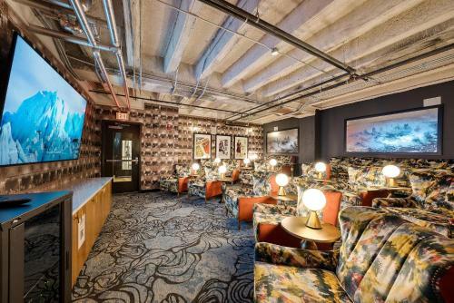 Upscale 2 Bedroom Stay With Rooftop Pool And Hot Tub! 526