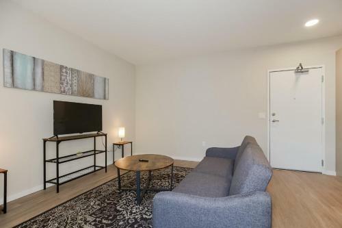 Upscale 2 Bedroom Stay With Rooftop Pool And Hot Tub! 526