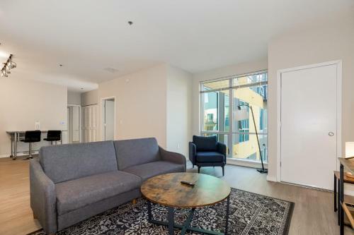 Upscale 2 Bedroom Stay With Rooftop Pool And Hot Tub! 526