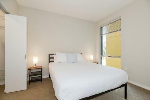 Upscale 2 Bedroom Stay With Rooftop Pool And Hot Tub! 526