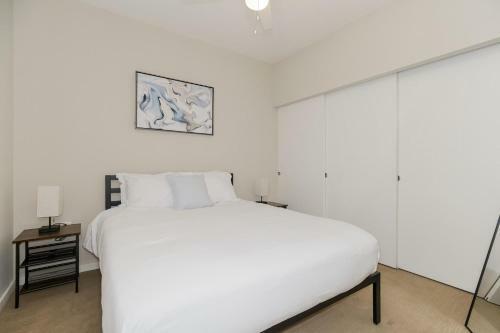 Upscale 2 Bedroom Stay With Rooftop Pool And Hot Tub! 526