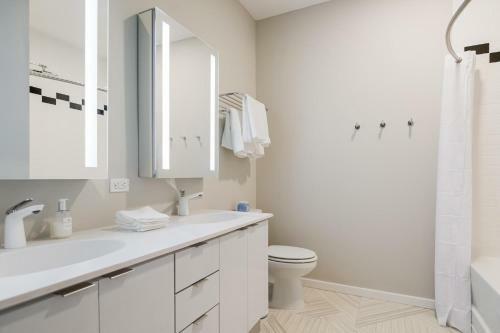Upscale 2 Bedroom Stay With Rooftop Pool And Hot Tub! 526